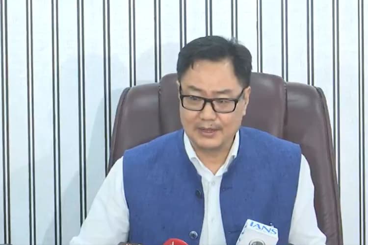 Waqf Bill: मोदी सरकार इसी सत्र में लेकर आएगी वक्फ बिल, 2 अप्रैल को लोकसभा में हो सकता है पेश