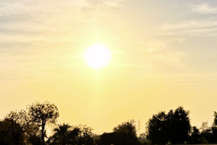 Weather Today: रांची, जमशेदपुर समेत कई जिलों में पारा गिरा, झारखंड में 2-4 डिग्री तक और घटेगा पारा