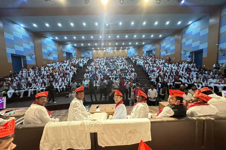 Bihar Election 2025: वाल्मीकिनगर में VIP की बड़ी बैठक शुरू, मुकेश सहनी ने किया बड़ा ऐलान