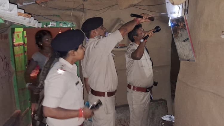 Gaya Murder: गया के अतरी में युवक की सोये अवस्था में हत्या, जांच में जुटी पुलिस