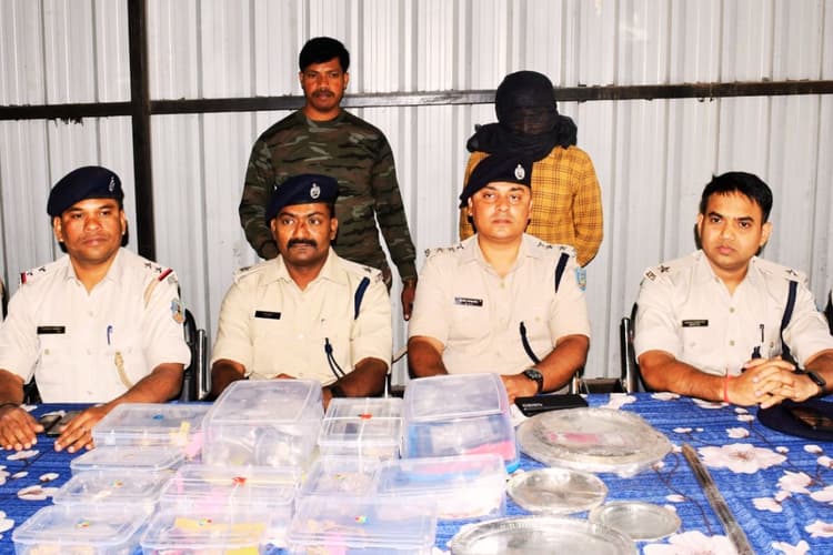 ऑनलाइन गेम के चक्कर में लुटा दिये पिता के 9 लाख रुपए, भरपाई के लिए की चोरी, अब पहुंचा जेल