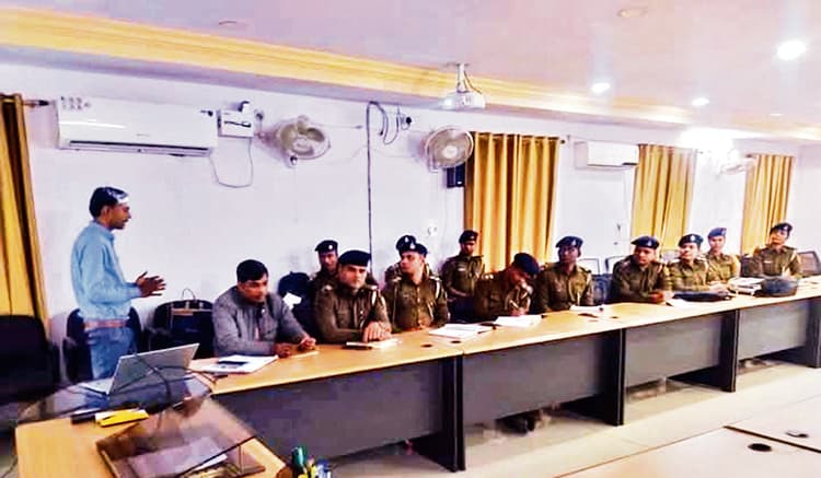 पुलिस कर्मियों को दी गयी आइ-आरएडी तथा इ-डीएआर पोर्टल का प्रशिक्षण