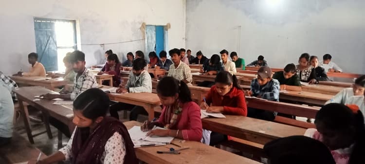 अंग्रेजी की परीक्षा में 1517 परीक्षार्थियों में 1508 ने दी परीक्षा