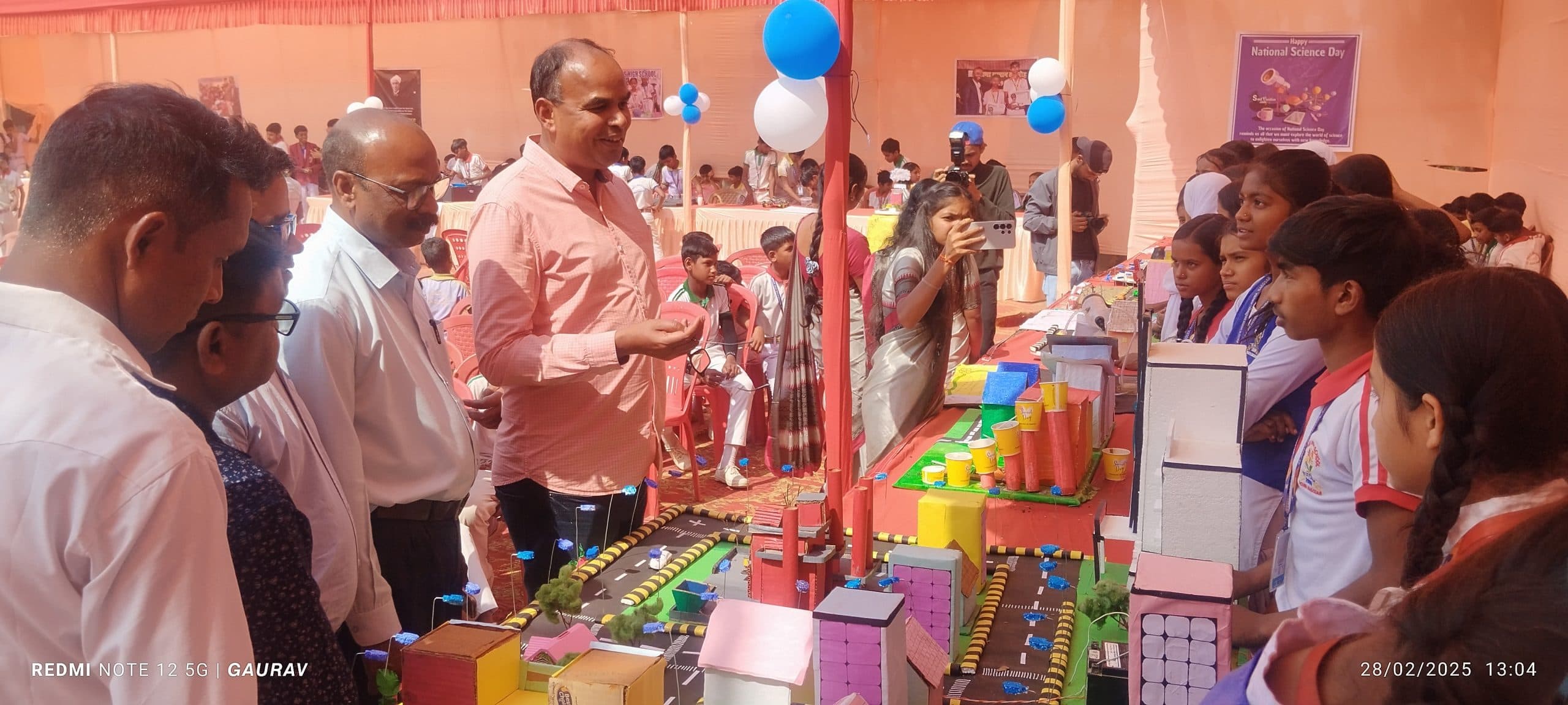 Giridih News :स्कूल व कॉलेजों में मनाया गया राष्ट्रीय विज्ञान दिवस