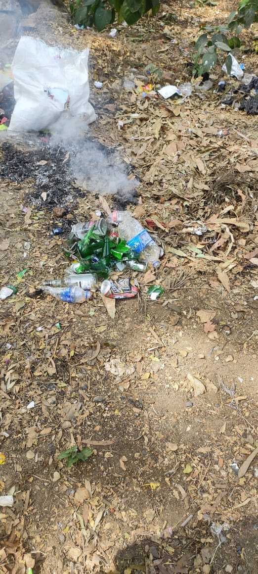 Giridih News :बुनियादी विद्यालय में पानी की सुविधा नहीं, शौचालय में लटका रहता है ताला