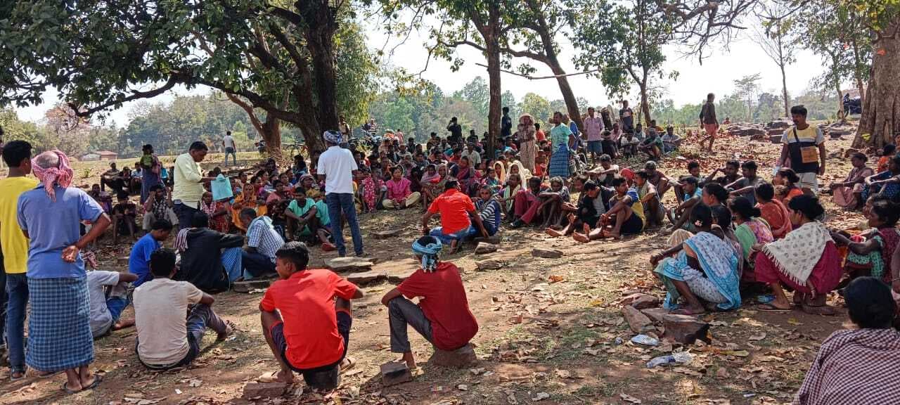 chaibasa news: फर्जी वनाधिकार समिति के खिलाफ ग्रामीणों में रोष, जांच की मांग