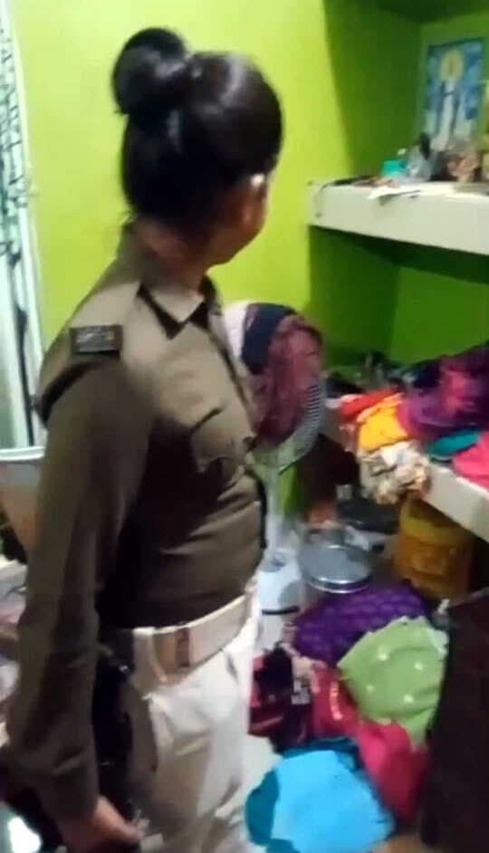 स्वास्थ्यकर्मी के घर में तोड़-फोड़, चार लाख की संपत्ति चोरी