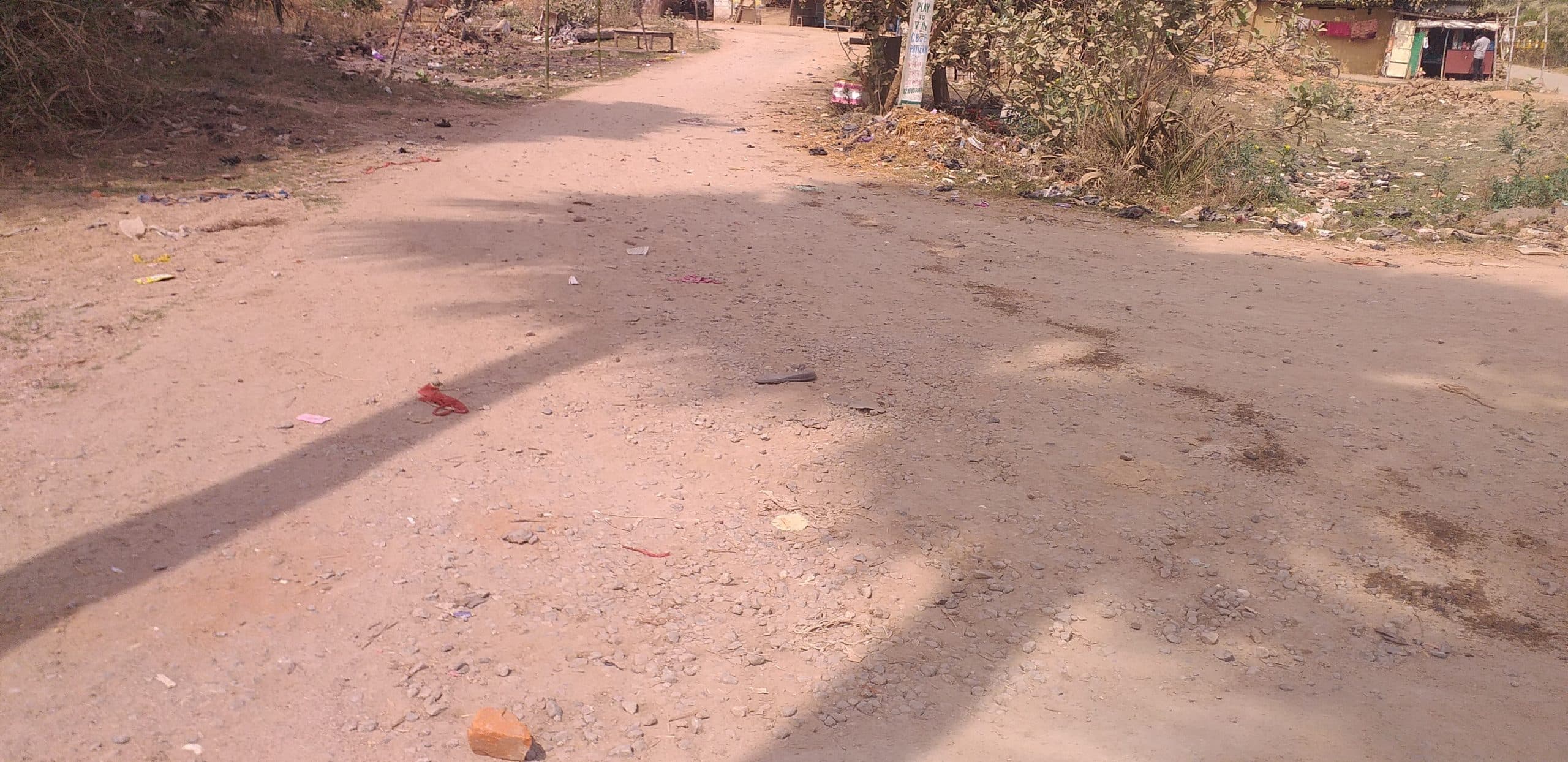 बलिया बुजुर्ग में ढलाई के छह माह बाद ही ध्वस्त हुई सड़क