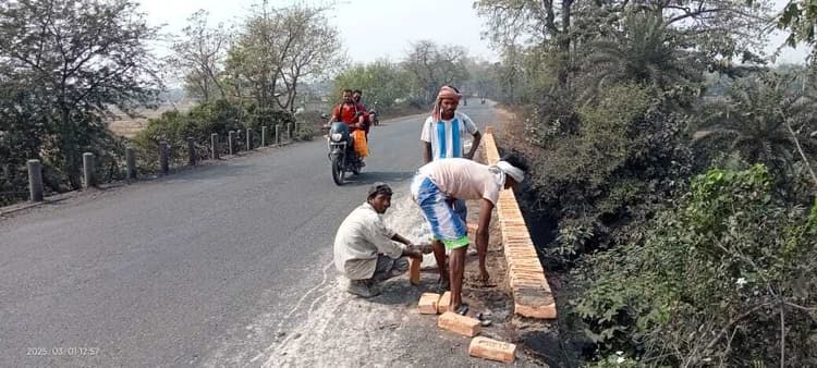 सोनाजोड़ी में क्षतिग्रस्त पुलिया पर रेलिंग बनाने का काम शुरू