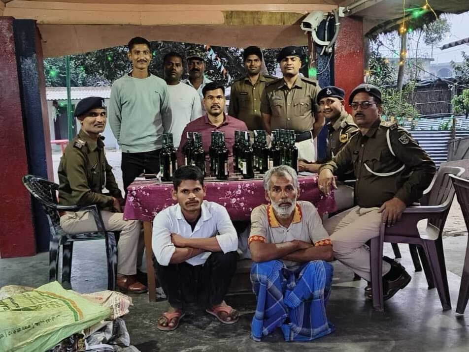 अंग्रेजी शराब के साथ तीन तस्कर गिरफ्तार