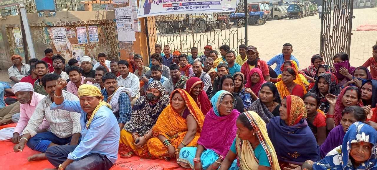 कर्मियों की समस्याओं को अनदेखा कर रहे अधिकारी