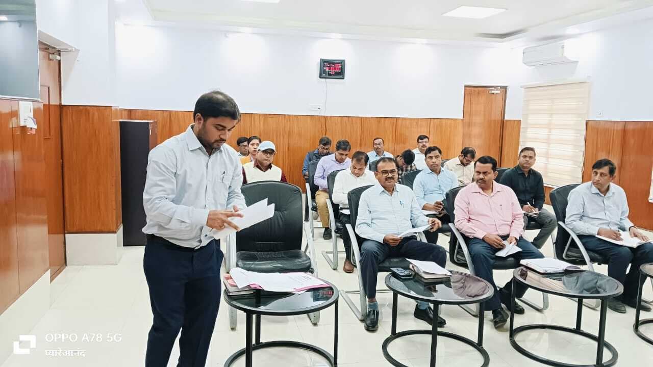 लंबित खनन रॉयल्टी की राशि एक सप्ताह के अंदर करें भुगतान : डीएम