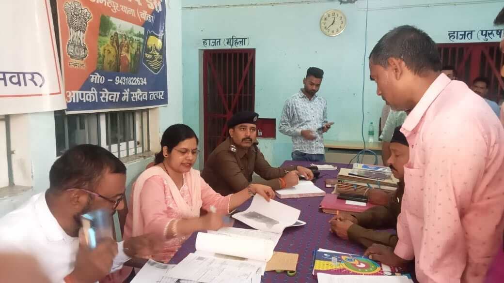 जनता दरबार में छह मामले का ऑन स्पॉट निबटारा