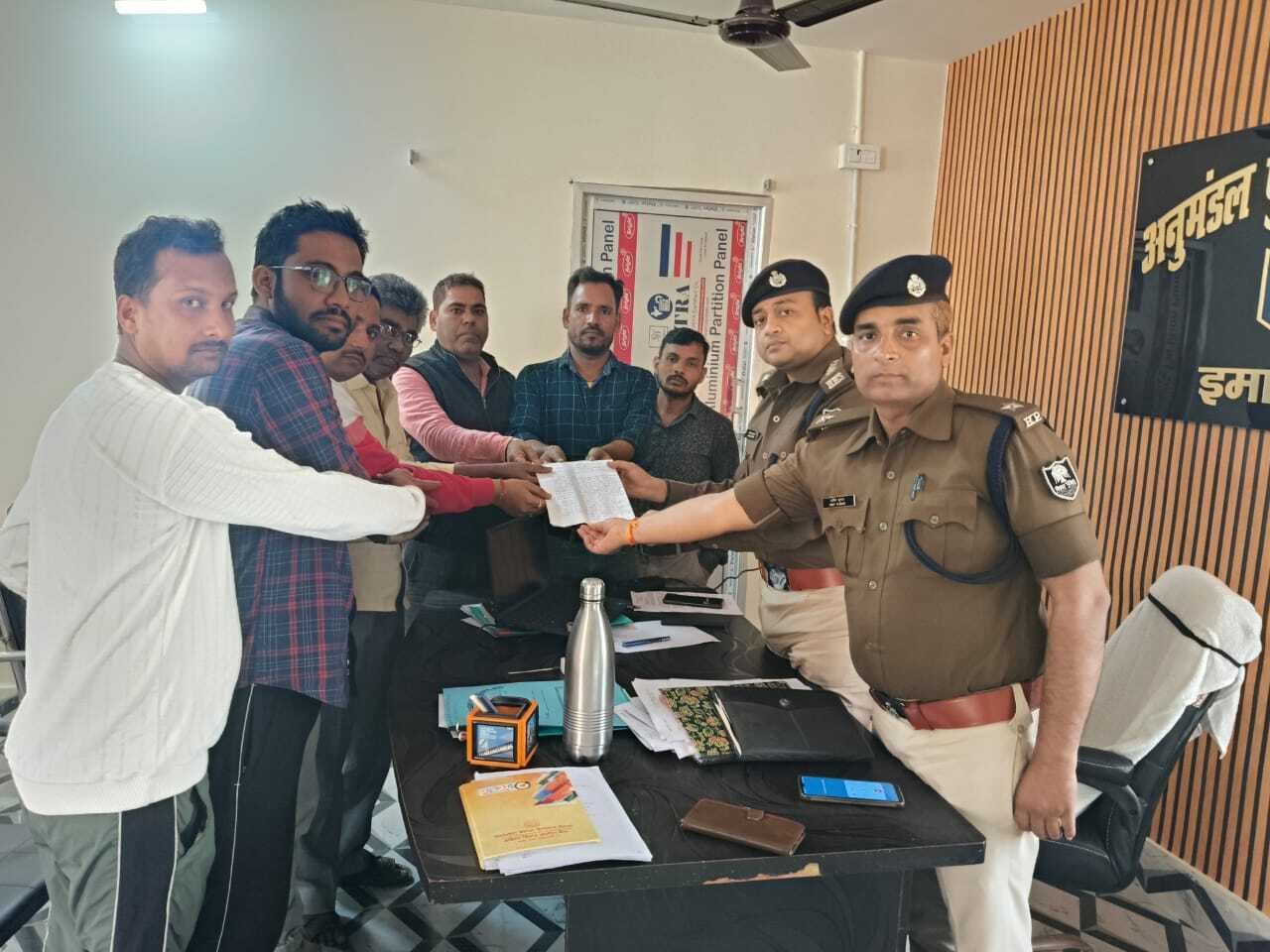 चोरी के आरोपित को किया गिरफ्तार, व्यवसायियों ने डीएसपी से की मुलाकात