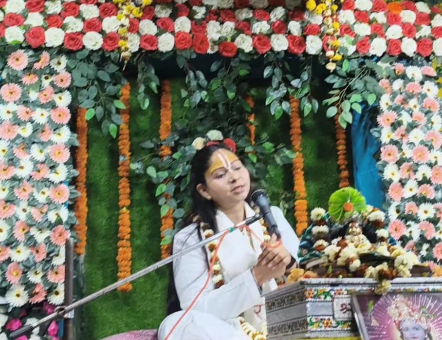 श्रीमद्भागवत कथा में उमड़ रही श्रद्धालुओं की भीड़