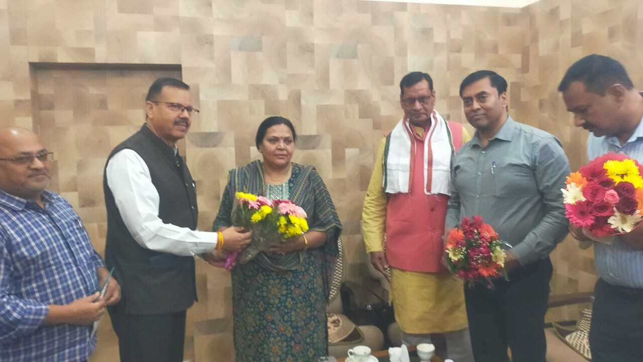 Deoghar News : पंचायत सचिवालय को फंक्शनल करें, ताकि ब्लॉक से जनता का लोड कम करें : दीपिका