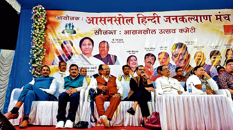 हिंदी जनकल्याण के काव्यमंच पर उत्कृष्ट कविताओं से बंधा समां