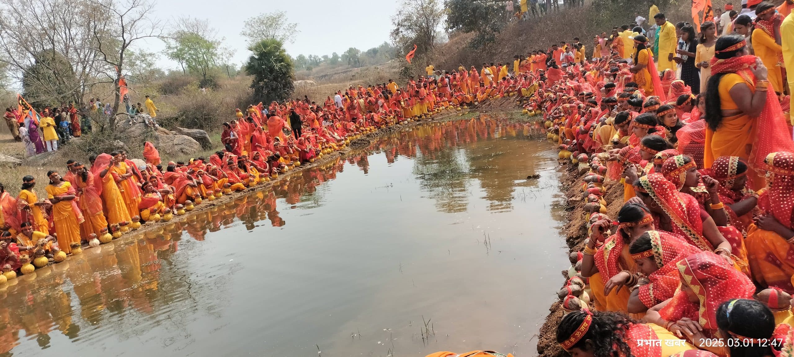 Giridih News :कलश यात्रा के साथ तीन गांवों में प्राण-प्रतिष्ठा महायज्ञ शुरू