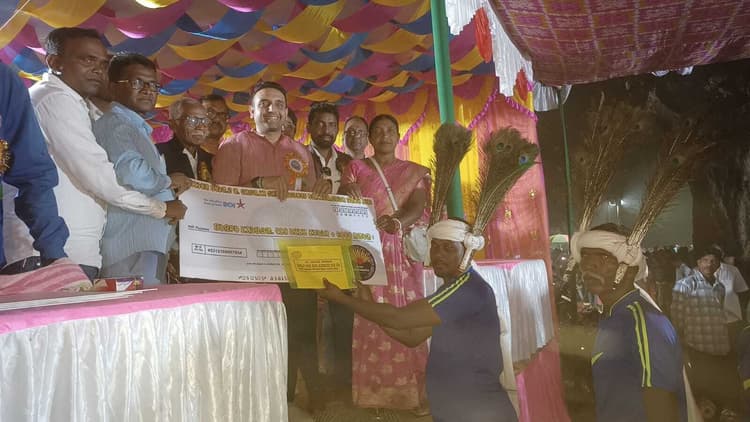 East Singhbhum News : गुड़ाबांदा के काशियाबेड़ा में आदिवासी सांस्कृतिक नृत्य व संगीत में भीड़, कुणाल षाड़ंगी ने कहा- संस्कृति व परंपरा समाज की पहचान