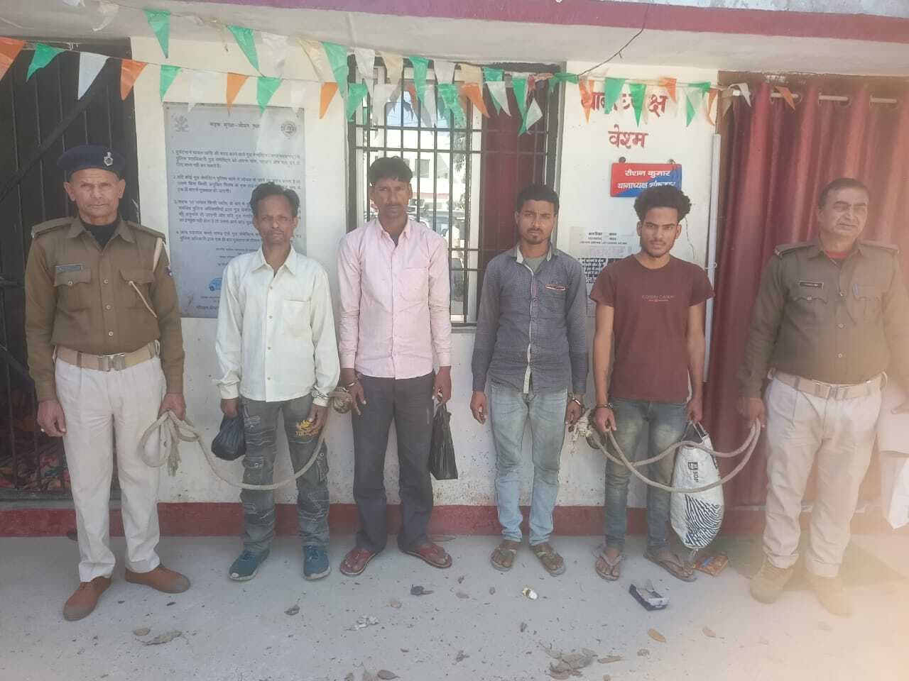 गोलीकांड के एक आरोपी व दो शराब कारोबारी को किया गिरफ्तार