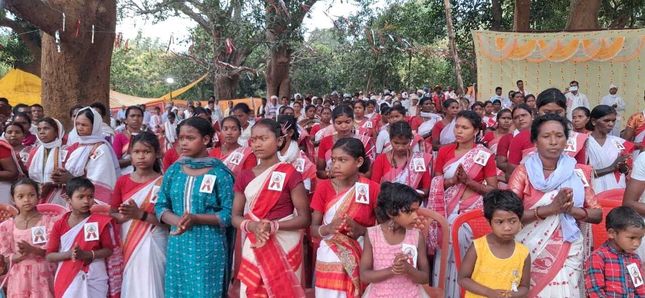 भगवान सिंगबोंगा की पूजा कर मांगी सुख-शांति और खुशहाली