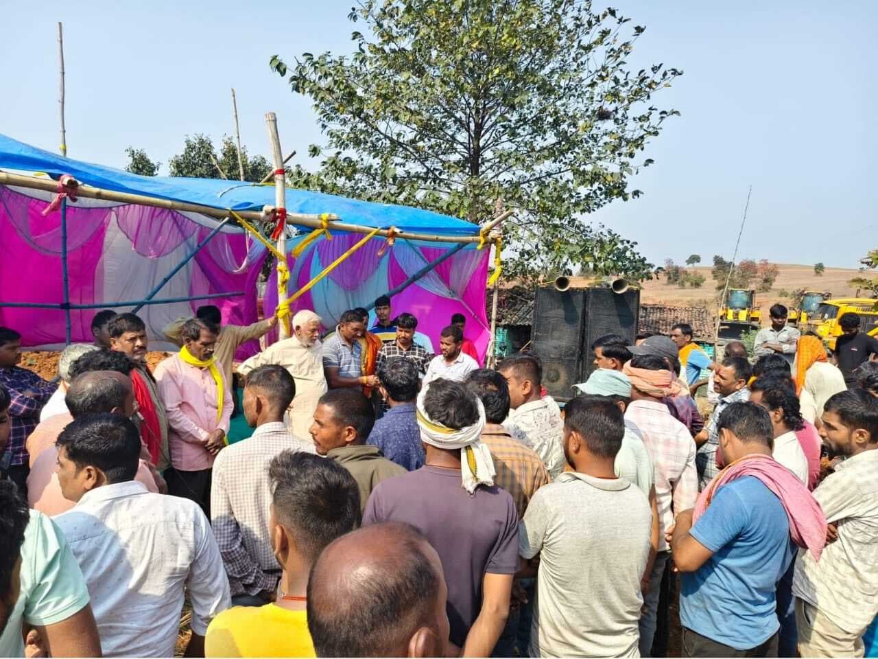 ट्रक ऑनरों का अनिश्चितकालीन धरना शुरू