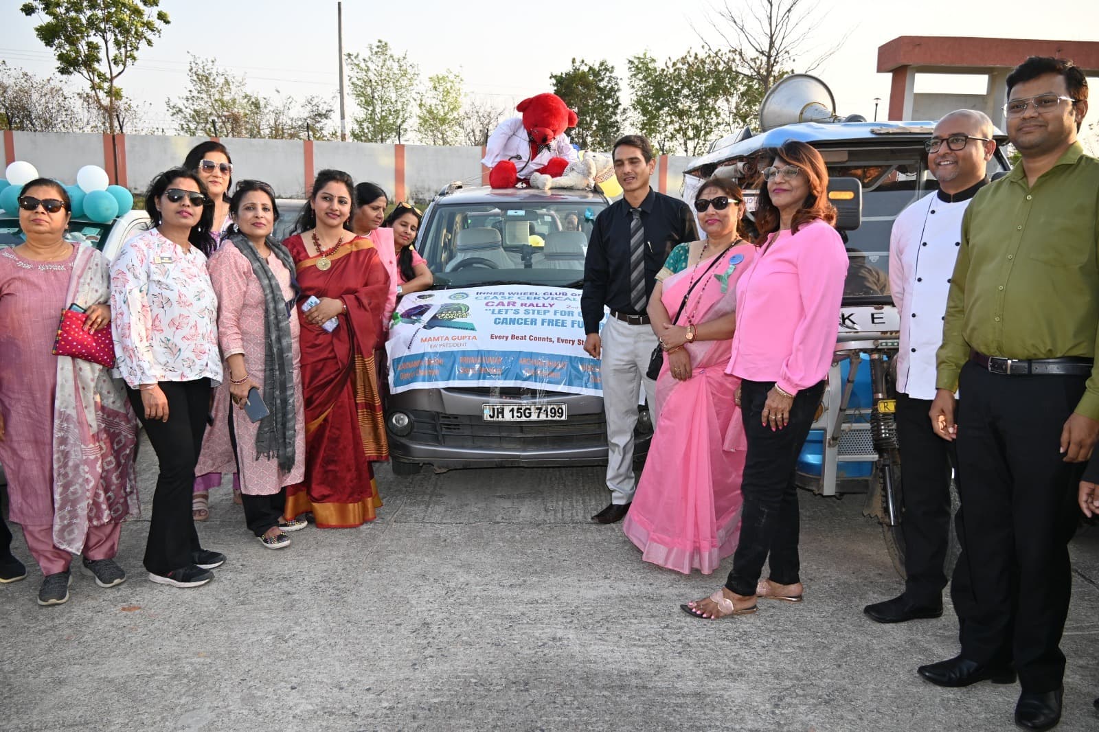 Deoghar News : कार रैली निकालकर सर्वाइकल कैंसर से बचाव के प्रति किया जागरूक