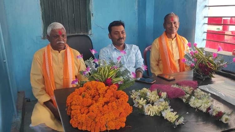 सेवानिवृत्त दफादार व चौकीदार को दी गयी विदाई