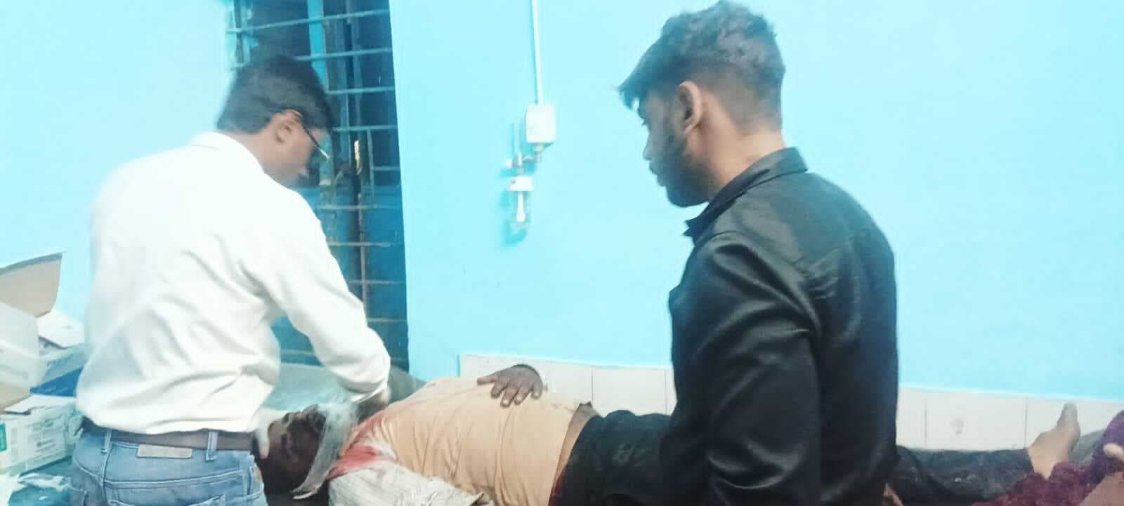 दो बाइक की सीधी भिड़ंत में दोनों बाइक चालक गंभीर रूप घायल, रेफर