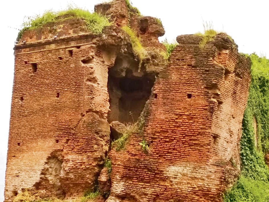 Buxar News: डुमरांव के ऐतिहासिक मंदिर और किले उपेक्षित, नहीं मिला पर्यटन स्थल का दर्जा