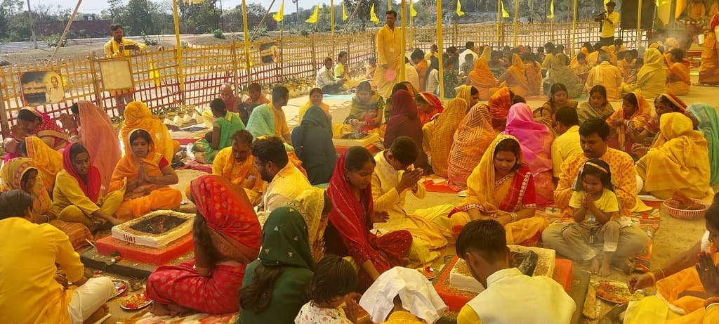 हजारों श्रद्धालुओं ने हवन आहूति पूजन कर की विश्व कल्याण की कामना