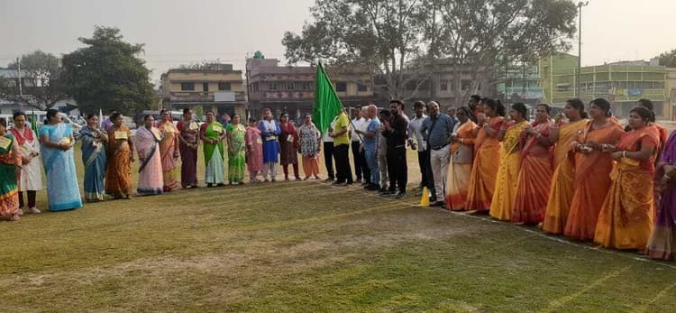 East Singhbhum News :घाटशिला में 90 साल के सत्यनारायण ओझा व 80 साल की सिया देवी पैदल चाल में अव्वल