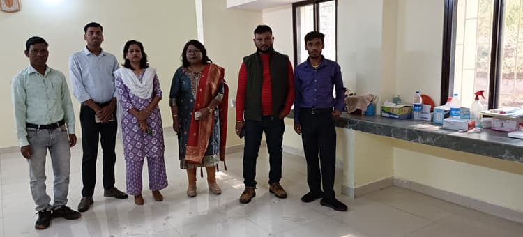 Bokaro News :डीएस ने किया अनुमंडल अस्पताल के सेंट्रलाइज्ड लैब का निरीक्षण