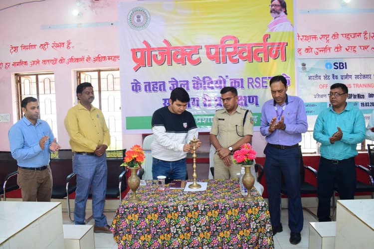 मंडलकारा के बंदियों को बनाया जा रहा है हुनरबंद, सर्फ-साबुन बनाने का प्रशिक्षण शुरू