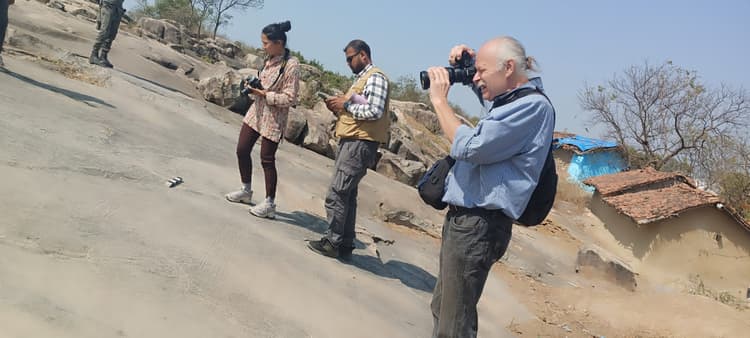 उरैन पहाड़ी पर शोध के लिए पहुंचे अमेरिकी प्रोफेसर