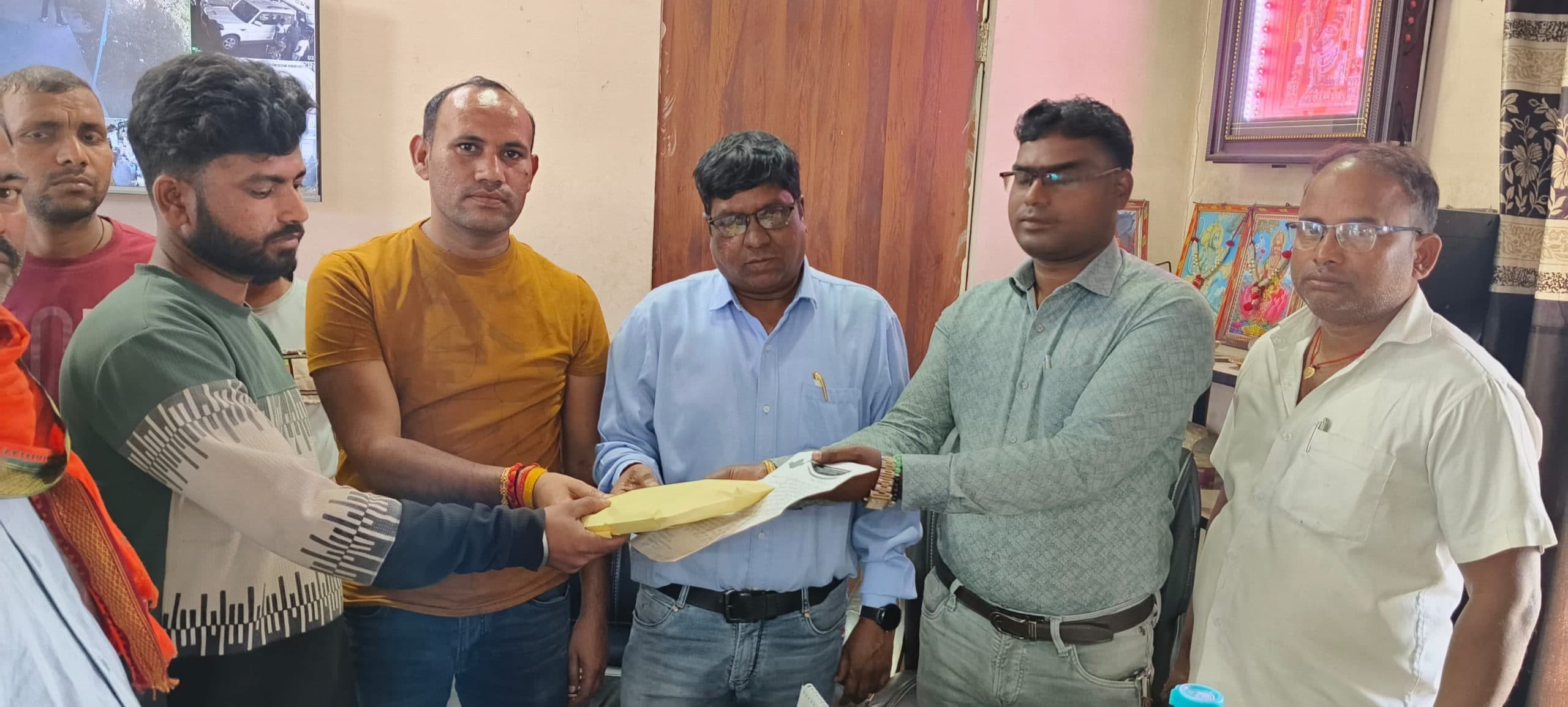 हाइवा की चपेट में आने से चालक की मौत, सड़क जाम