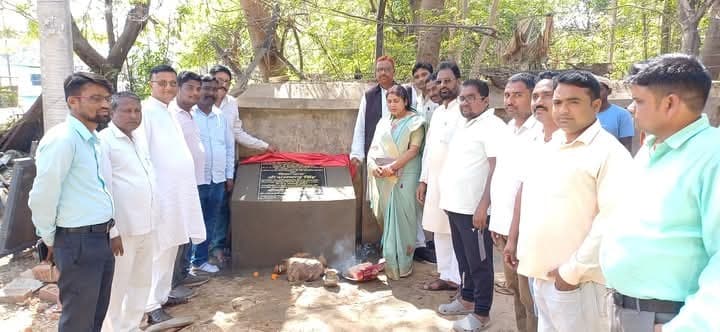 जिप सदस्य ने रखी नाली की आधारशिला