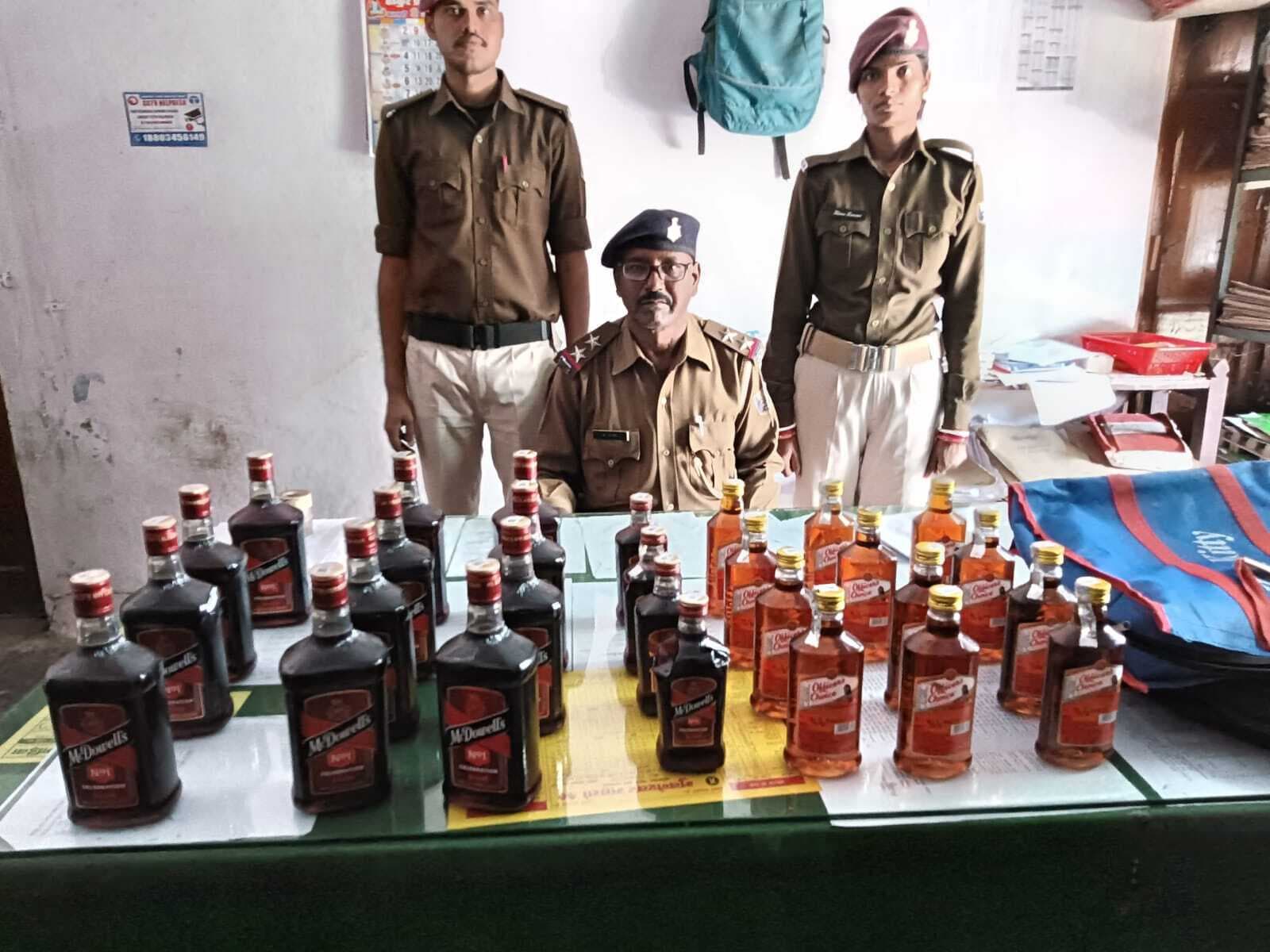 28 बोतल शराब बरामद