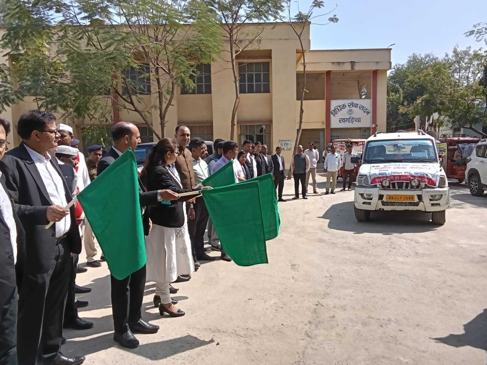 जिला जज ने राष्ट्रीय लोक अदालत जागरूकता वाहन को हरी झंडी दिखाकर किया रवाना