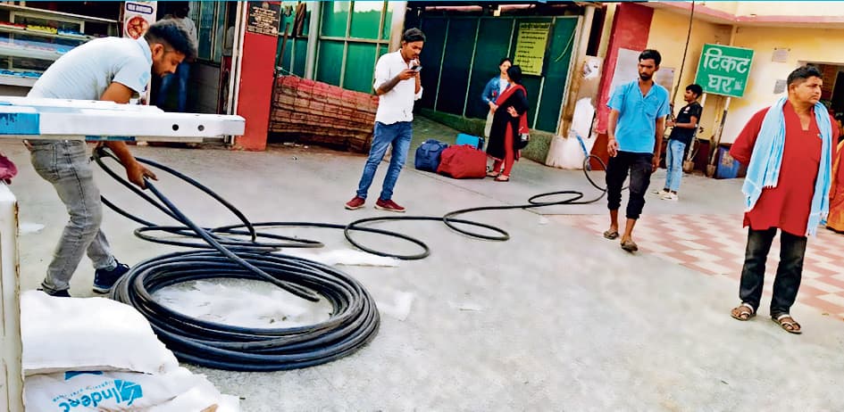 Saran News : छपरा जंक्शन व कचहरी स्टेशन पर सोलर पैनल का काम शुरू