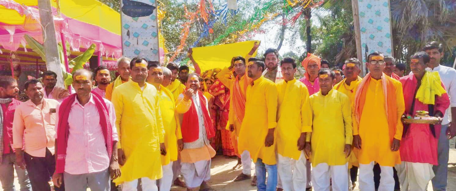 Saran News : नारायणपुर में हनुमानजी की मूर्ति की प्राणप्रतिष्ठा के लिए निकली कलशयात्रा