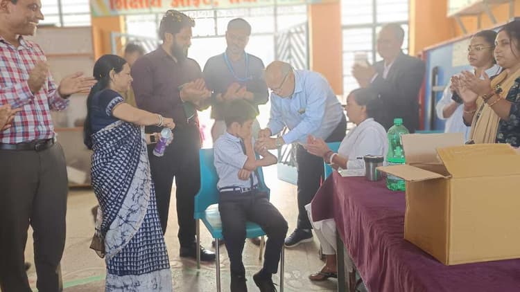 पीएमश्री जवाहर नवोदय विद्यालय के 400 विद्यार्थियों को दिया गया टीका