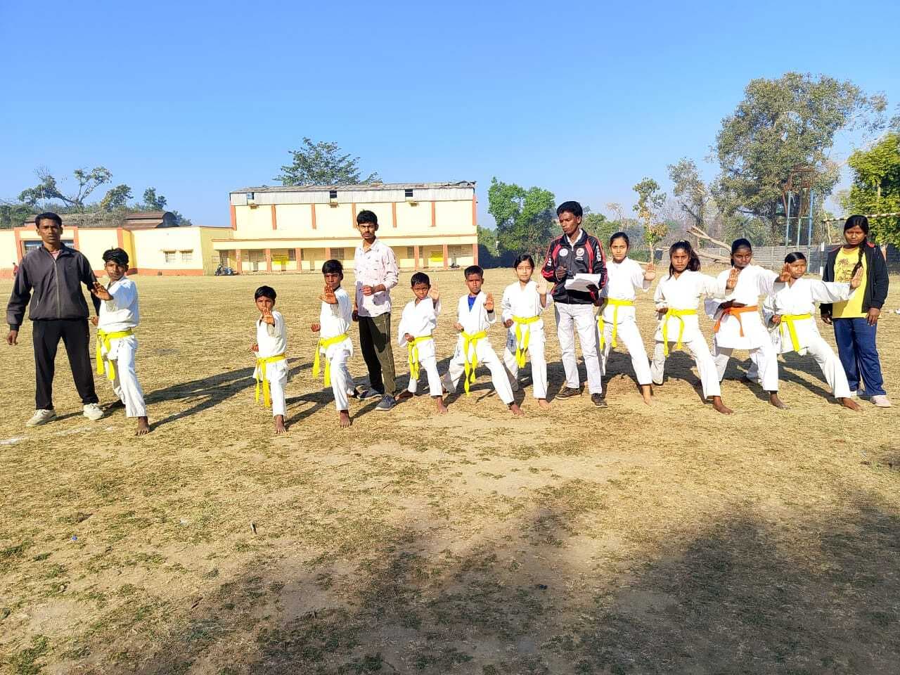 कराटे खिलाड़ियों को मिला बेल्ट टेस्ट ग्रेडिंग