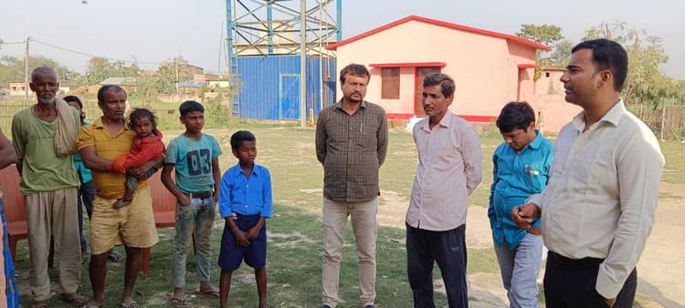 सुखासनी विद्यालय की अव्यवस्था पर भड़के डीपीओ, समय पूर्व दे दी गयी थी छुट्टी