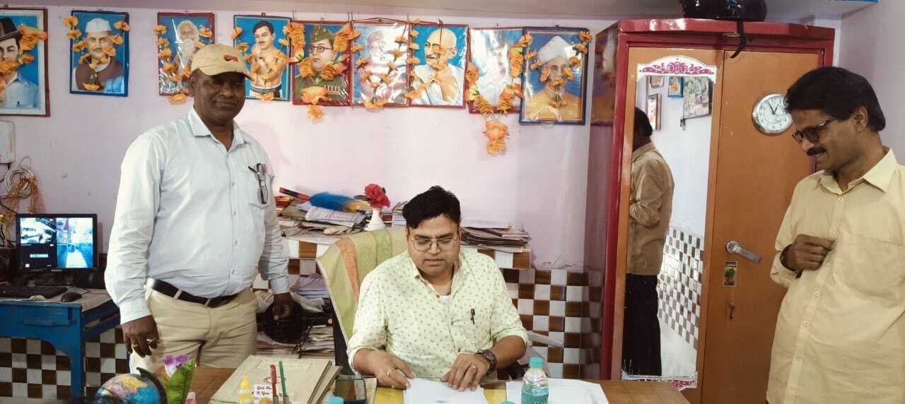 अवर निबंधक पदाधिकारी ने की निजी विद्यालयों की जांच
