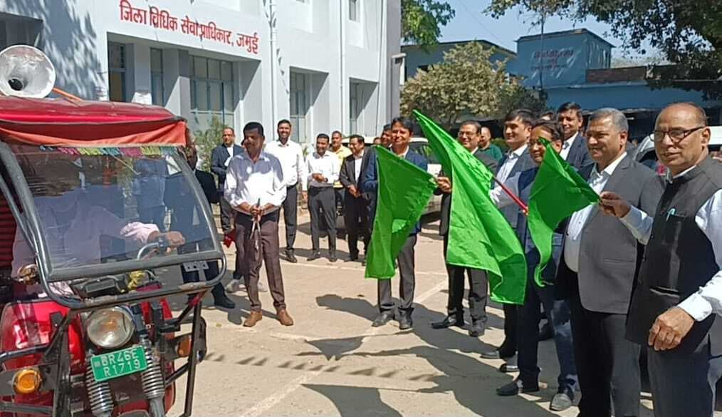 राष्ट्रीय लोक अदालत के लिए प्रचार वाहन रवाना