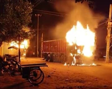तीन घंटे की मशक्कत के बाद खैरा-जमुई मुख्य मार्ग पर शुरू हो सका परिचालन, लगायी गयी थी पांच थानाें की पुलिस