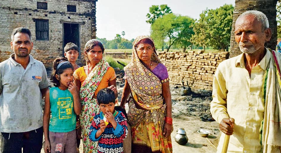 Chapra News : रामपुर कॉलोनी में लगी आग, पांच परिवारों की लाखों की संपत्ति जलकर राख