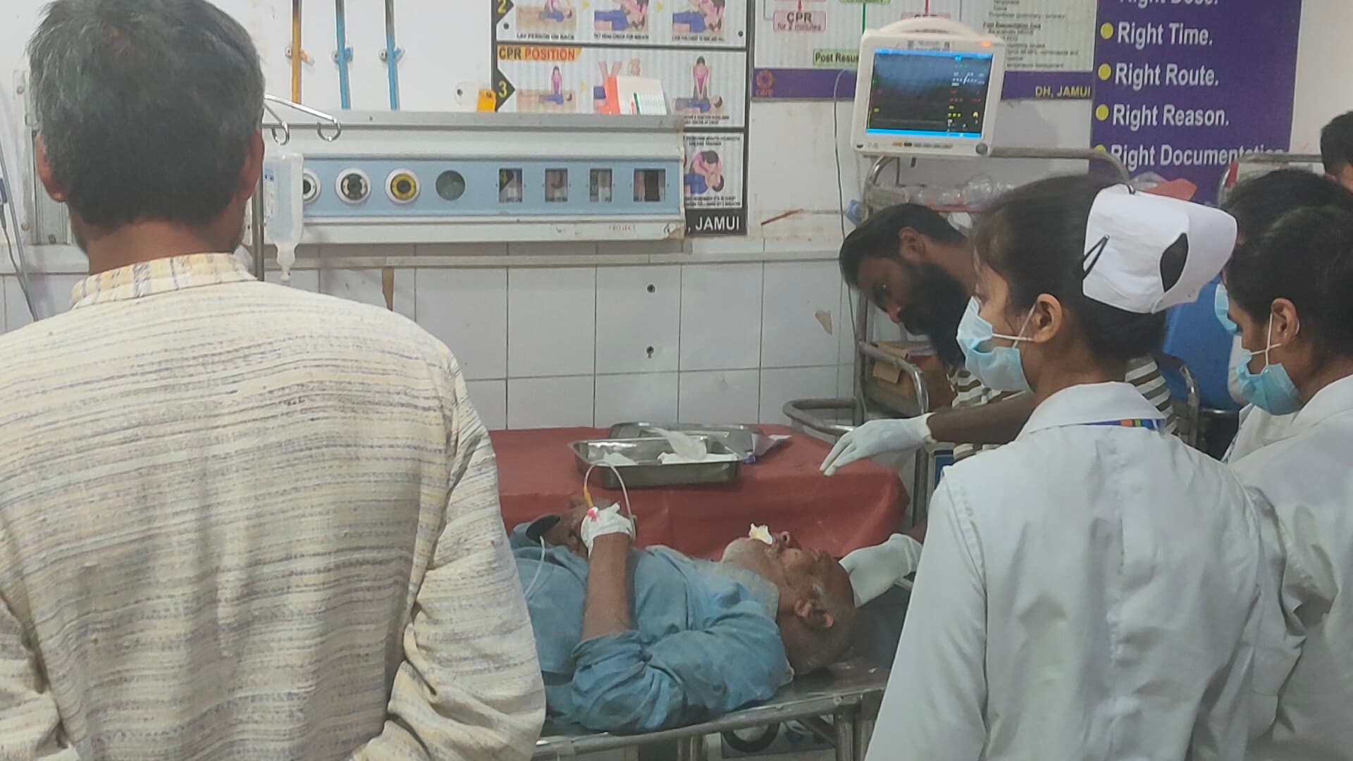 पिकअप के धक्के से साइकिल सवार वृद्ध घायल, पटना रेफर