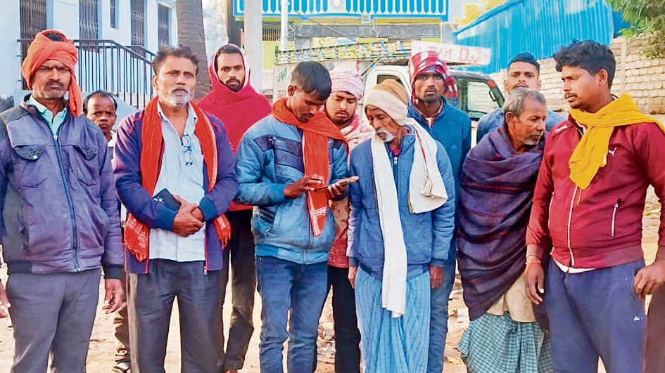 गड़हनी में धमनियां पुल के पास ससुराल जा रहे बाइक सवार युवक को अज्ञात वाहन ने मारी टक्कर, गयी जान